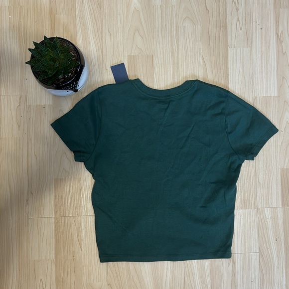 3/25 Hollister Baby Tee - Picture 3 of 4